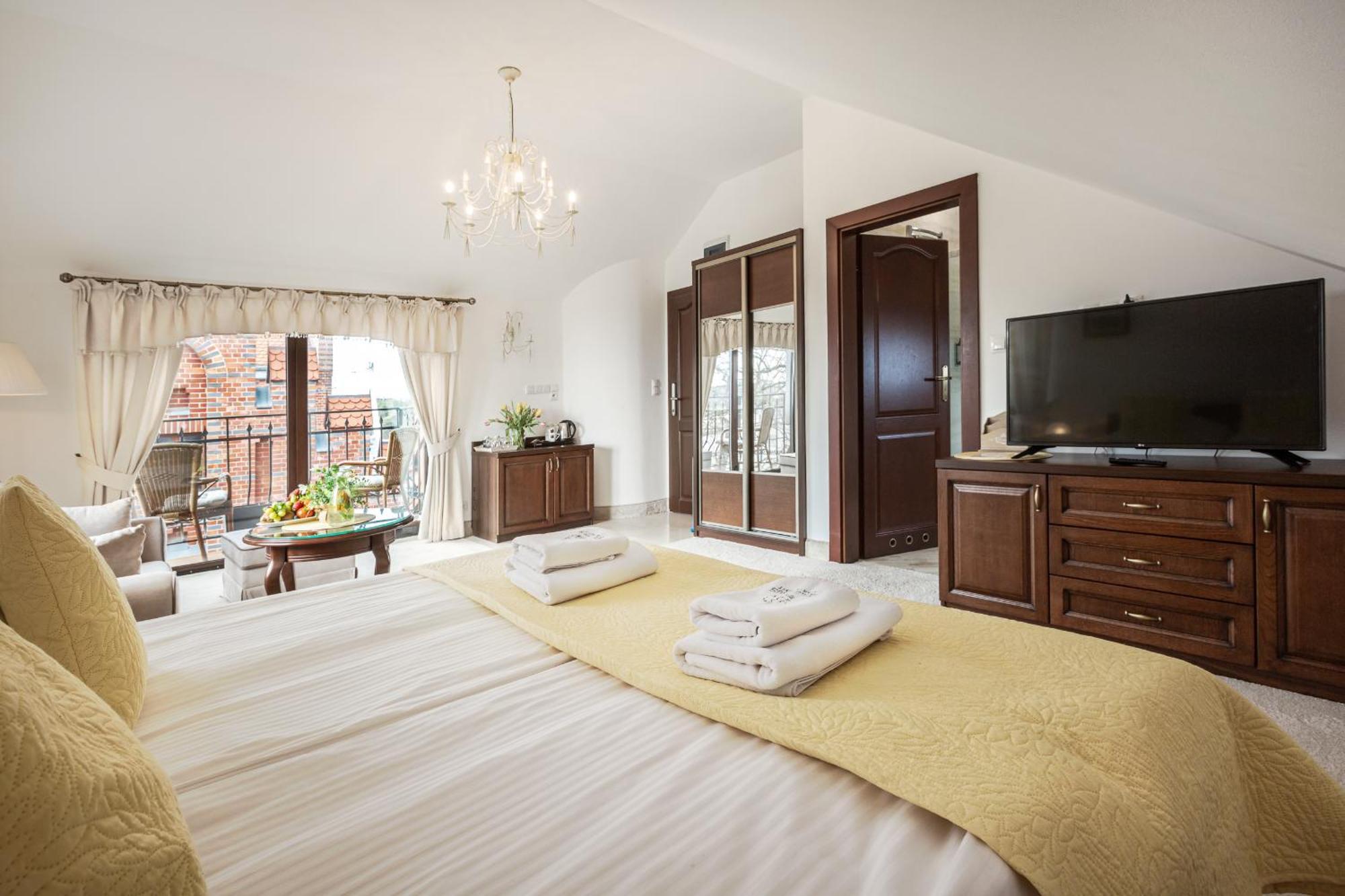 Columbus Ustka Bed & Breakfast Bagian luar foto