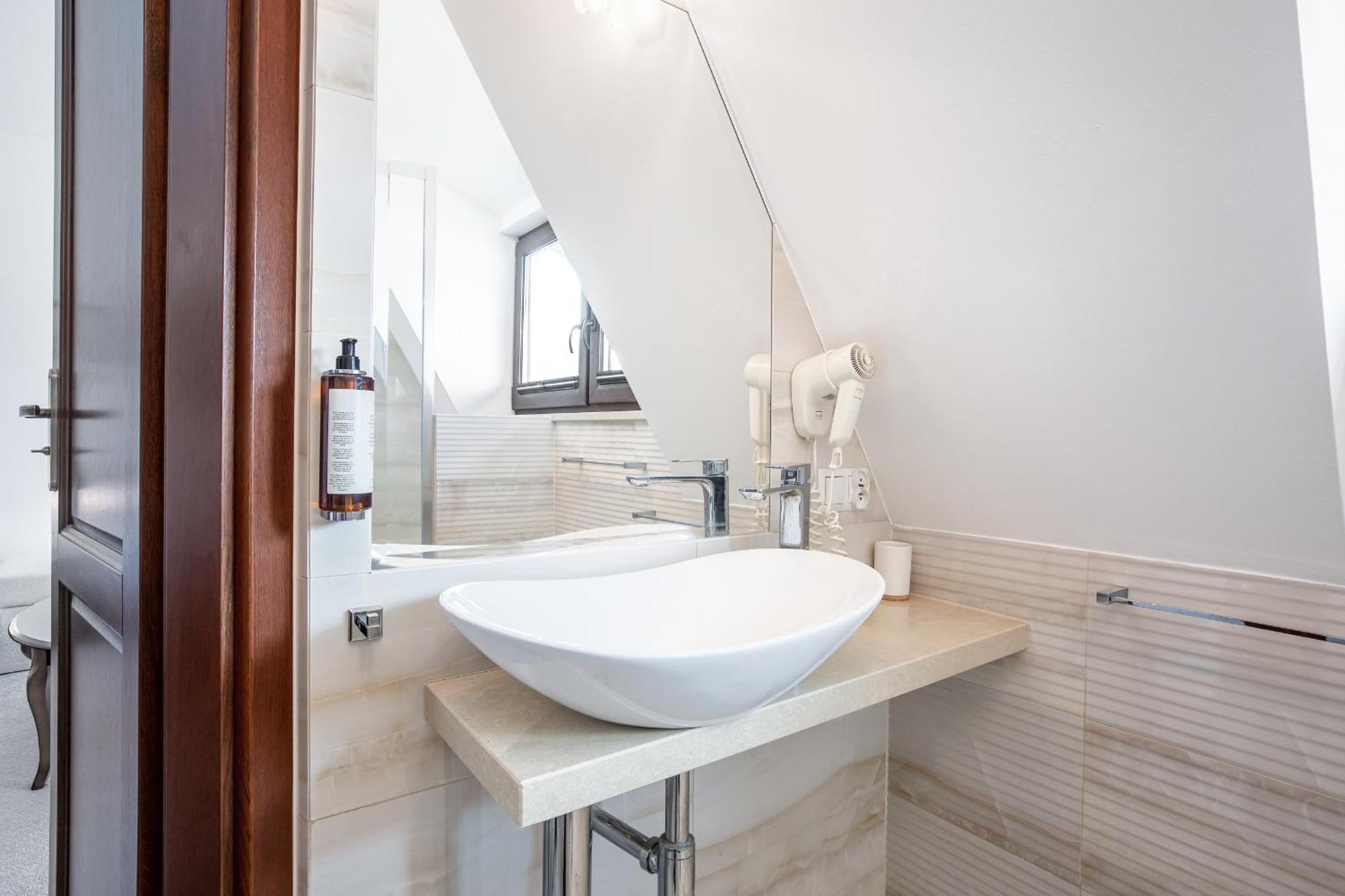 Columbus Ustka Bed & Breakfast Bagian luar foto