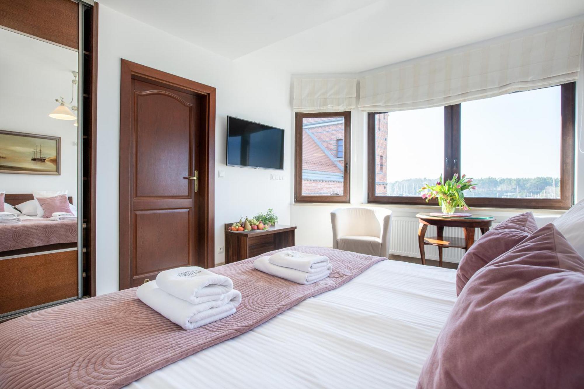 Columbus Ustka Bed & Breakfast Bagian luar foto