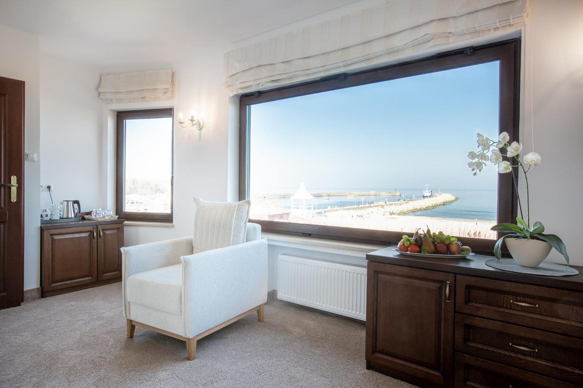 Columbus Ustka Bed & Breakfast Bagian luar foto