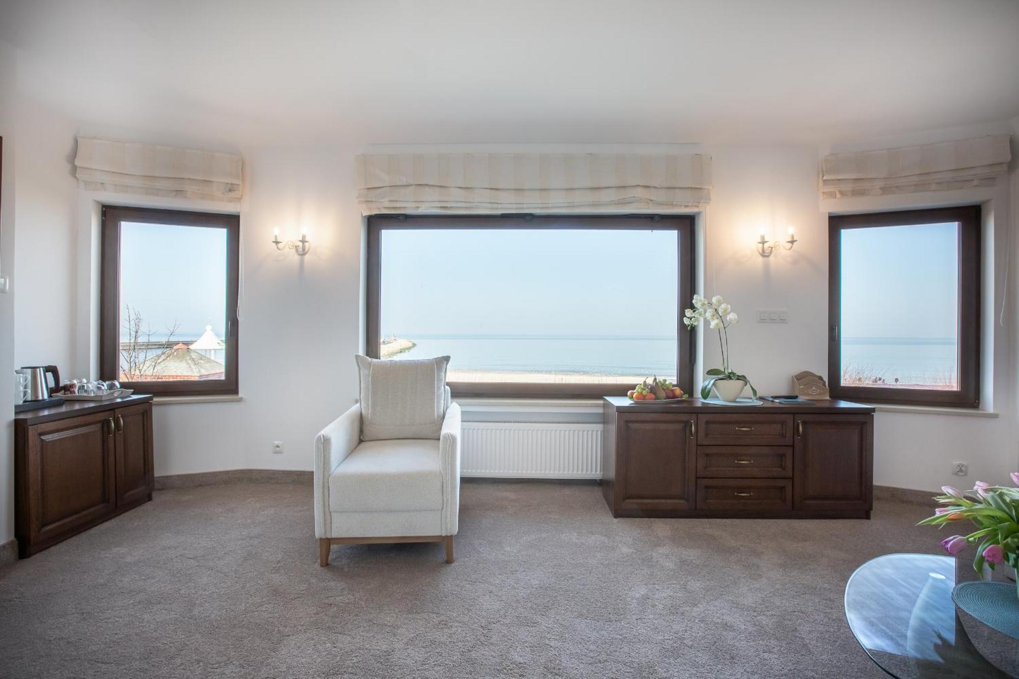 Columbus Ustka Bed & Breakfast Bagian luar foto
