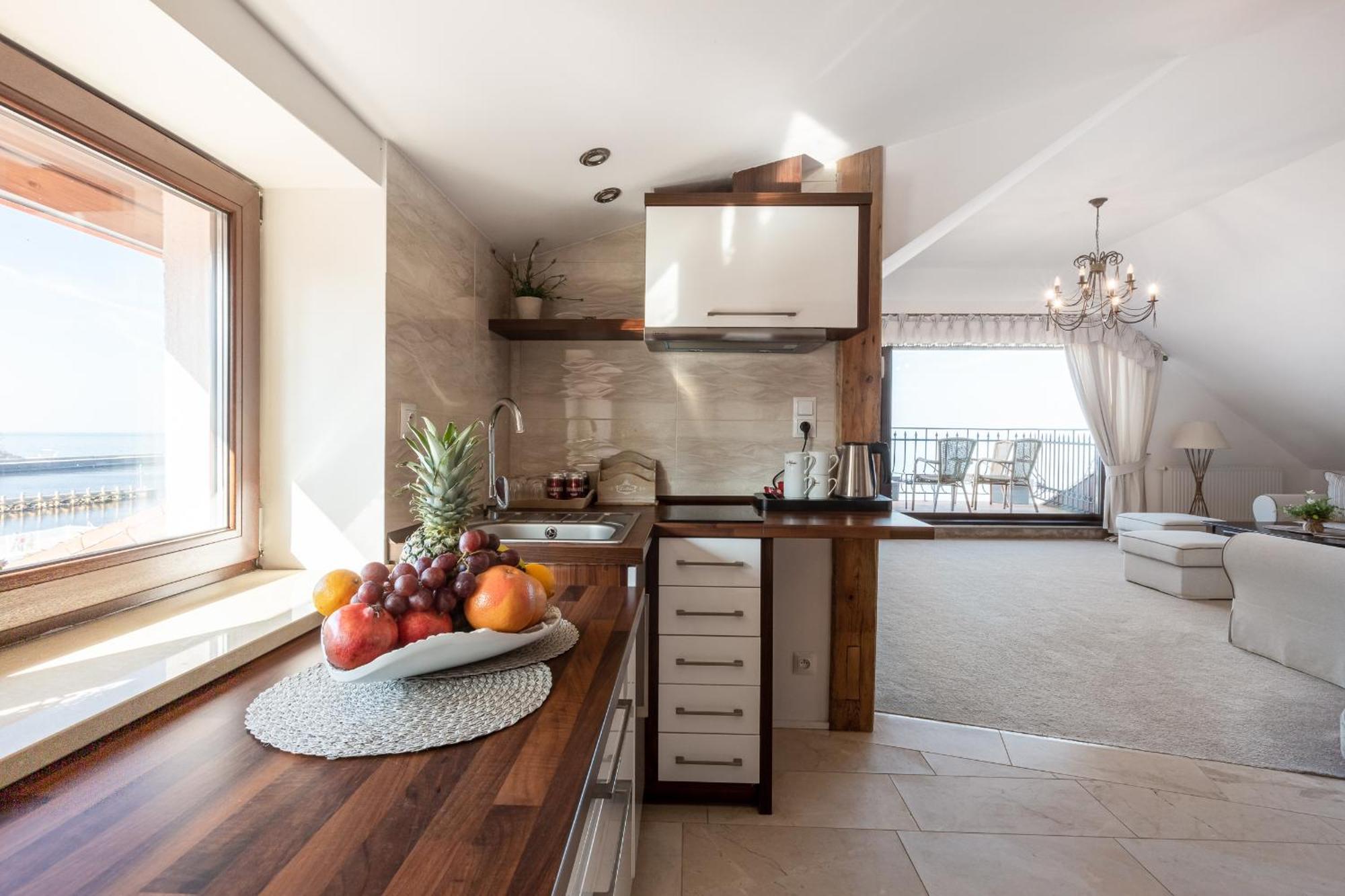 Columbus Ustka Bed & Breakfast Bagian luar foto