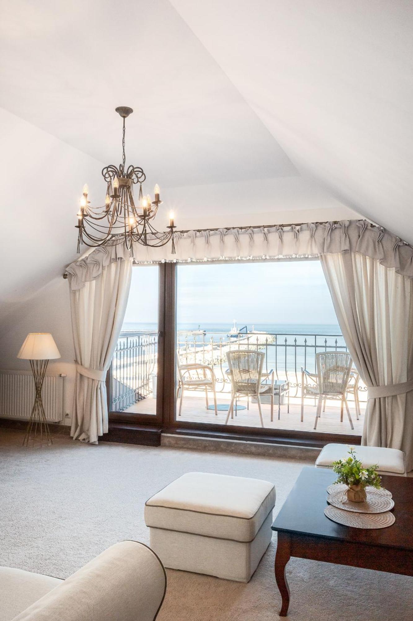 Columbus Ustka Bed & Breakfast Bagian luar foto