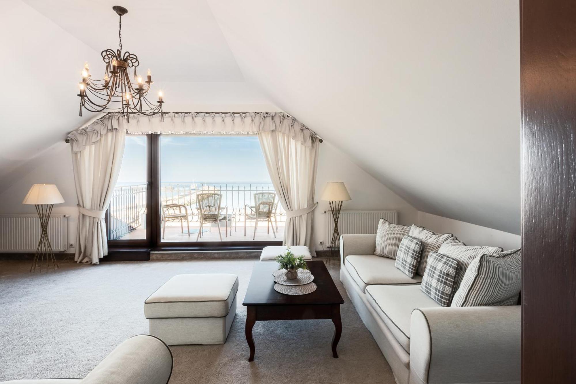 Columbus Ustka Bed & Breakfast Bagian luar foto