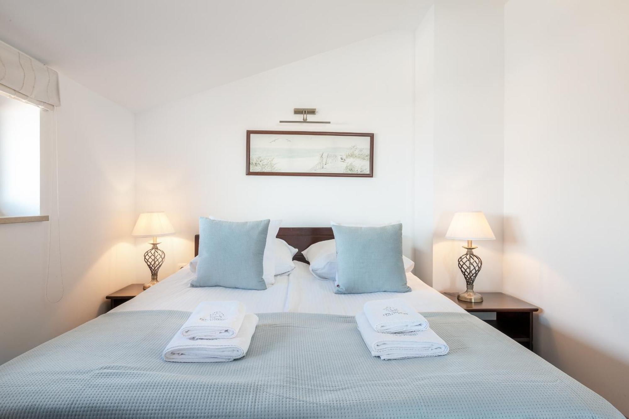 Columbus Ustka Bed & Breakfast Bagian luar foto