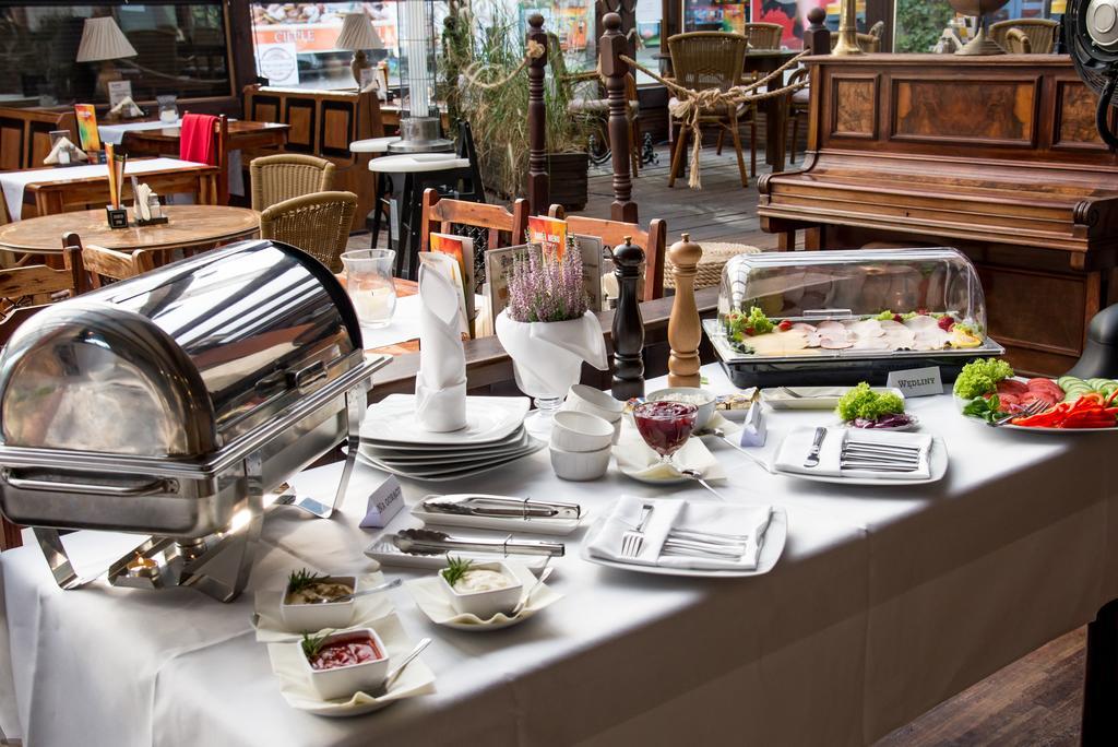 Columbus Ustka Bed & Breakfast Bagian luar foto