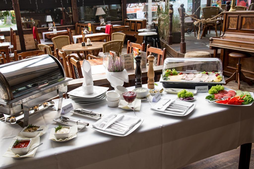 Columbus Ustka Bed & Breakfast Bagian luar foto