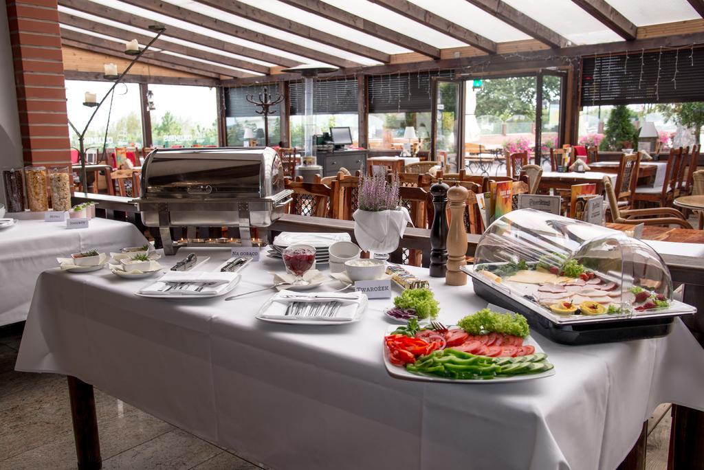 Columbus Ustka Bed & Breakfast Bagian luar foto
