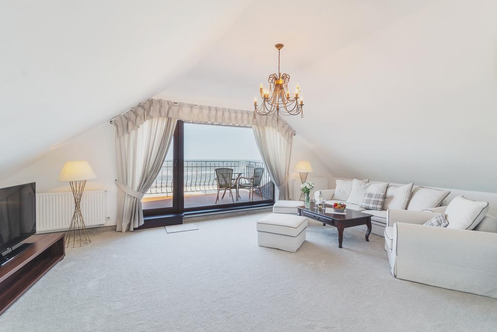 Columbus Ustka Bed & Breakfast Bagian luar foto