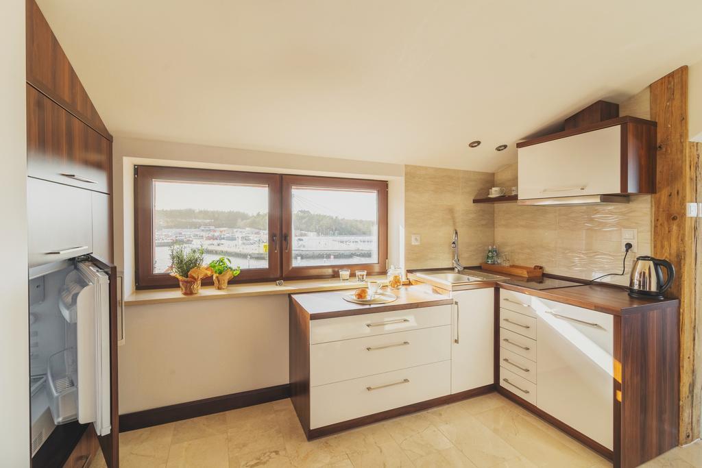 Columbus Ustka Bed & Breakfast Bagian luar foto