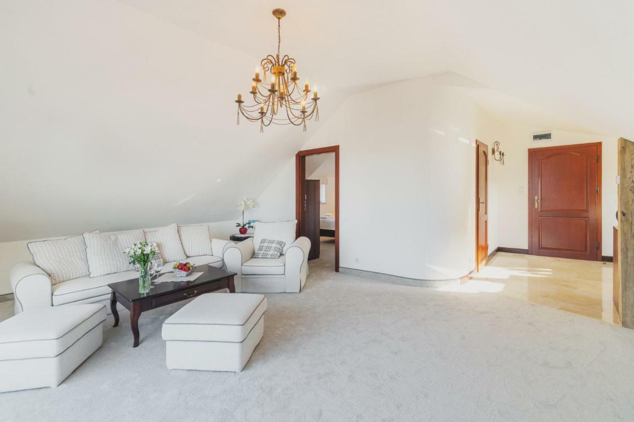 Columbus Ustka Bed & Breakfast Bagian luar foto