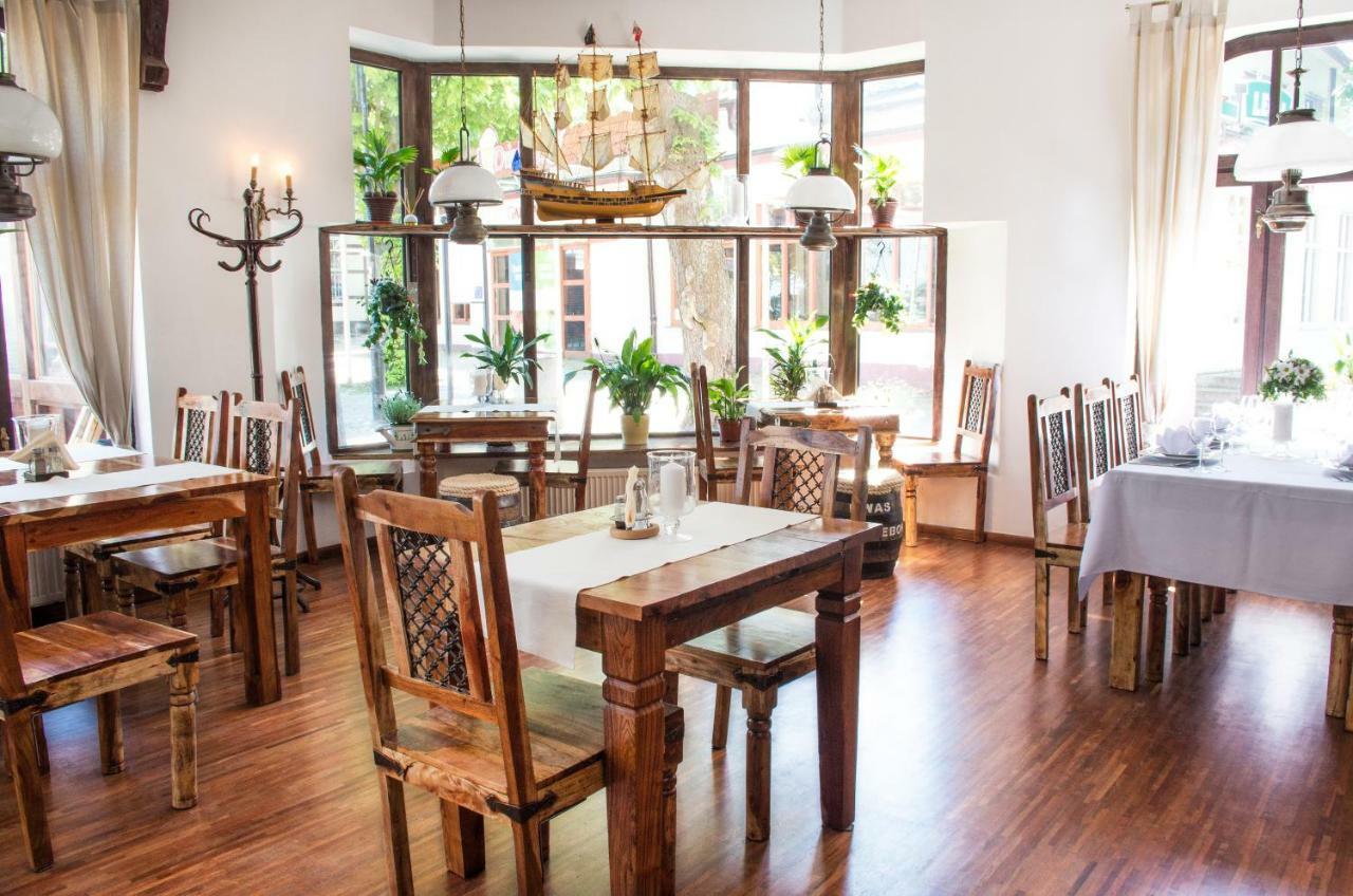 Columbus Ustka Bed & Breakfast Bagian luar foto